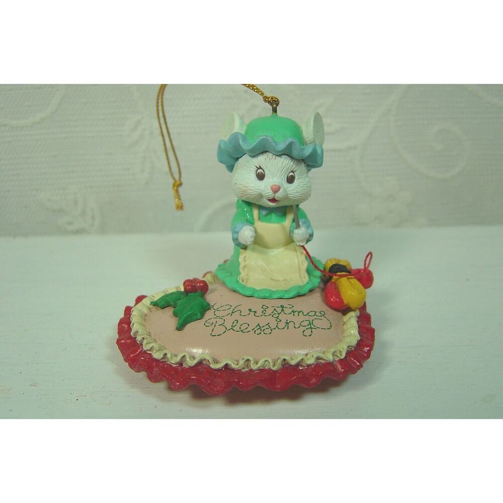 VINTAGE LUSTRE FAME CHRISTMAS BLESSING CROCHETING MOUSE ORNAMENT--1993